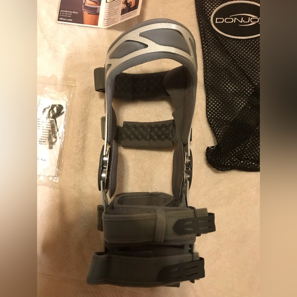 Donjoy Woman’s Left Knee OA Brace